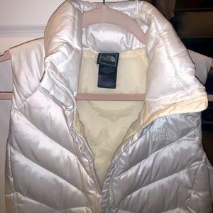 North face vest🤍🤍